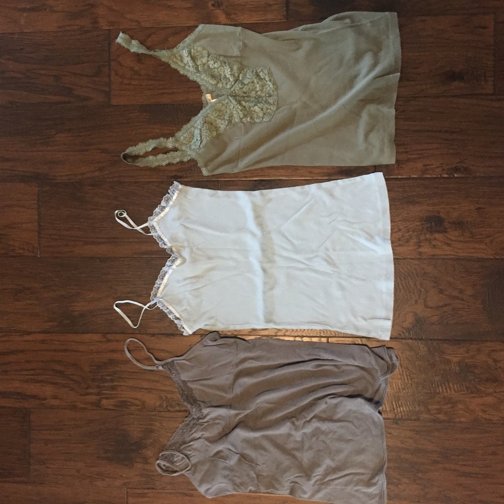 Set of 3 Tank Tops with Lace & Various Details